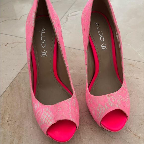 ALDO Pink Lace Peep Toe Heels and Clutch Set - Picture 2 of 6